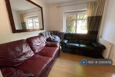 6-bed semi-detached on Maple Grove, Guildford, GU1, £4,200/mo