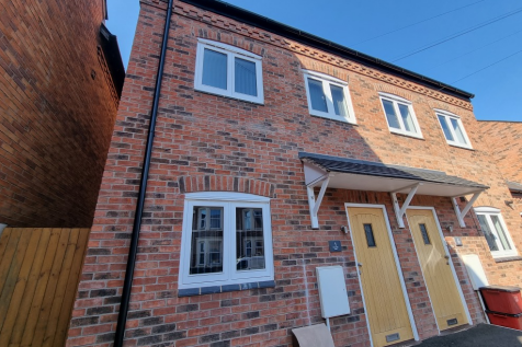 2-bed terraced on 1 Marshall's Yard, Plymouth Place, Leamington Spa, £1,900/mo