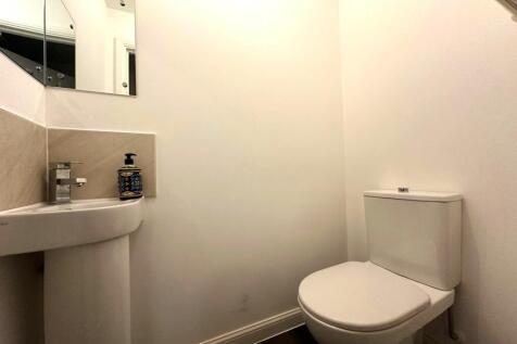 Cloakroom/wc