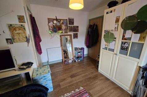 Attic rear bedroom (