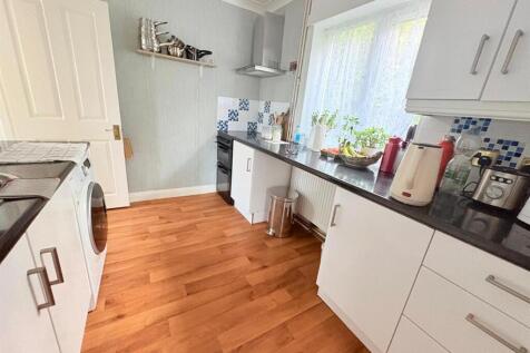 Meadow Close, West Parley, Ferndown photo 3