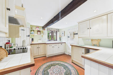 CAM02909G0-PR0428-STILL001