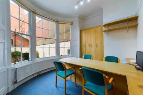 Office to rent Image 3