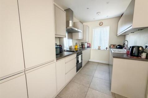 KITCHEN/DINING AREA