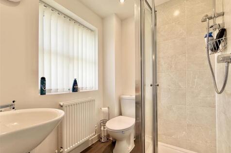 Bedroom 1 Ensuite.jpeg