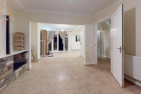 172-Beddington-Lane-Living-Room