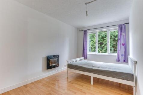 57 Tudor Close-8.jpg