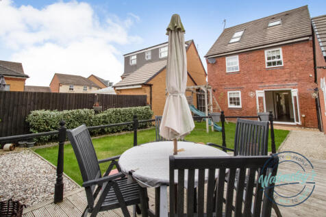 Rear gardens &amp; patio areas