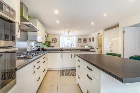 8677377-interior11.jpg