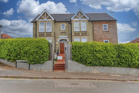 High Wycombe, HP13 - property photo