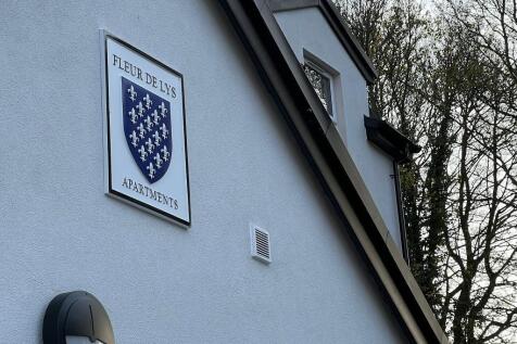 Fleur De Lys Apartments