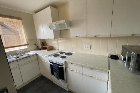 12 Englefield Close Englefield Green Egham Surrey photo 5