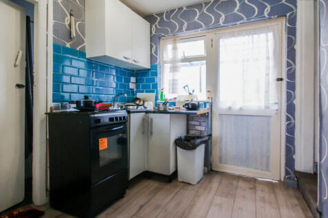 102 Lockwood Road, Northfield, B31 1QD photo 3