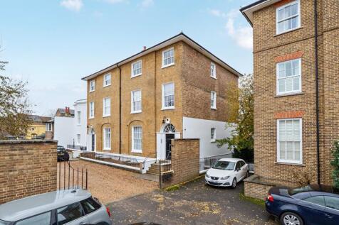 2-bed flat on St. Ann's Crescent, London, SW18, £2,500/mo