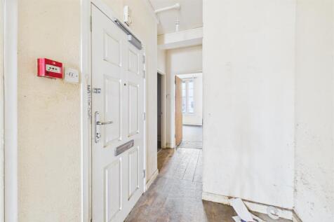 Flats A, B, C 18 Church Street, Tewkesbury, GL20 5