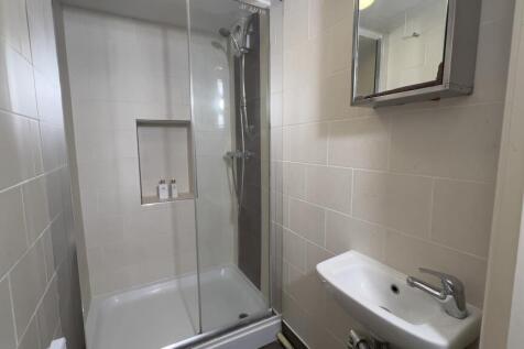16 Clarendon Avenue, Leamington Spa photo 3