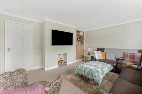 8 Cumberford Close, Bloxham-6.jpg