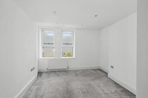 4 BEDROOM 1.JPG