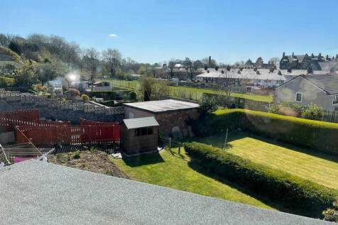 4-bed house on St. Pauls Drive, Lancaster, £2,808/mo