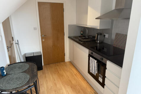 Studio to rent Neeld Crescent, London NW4 3RR