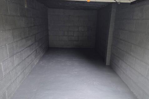 Single garage located just off Hyndland Road photo 4