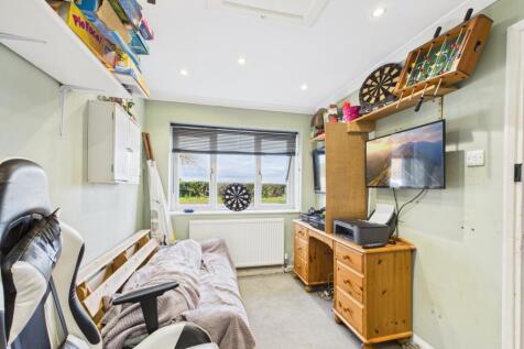 CAM02313G0-PR0102-STILL005