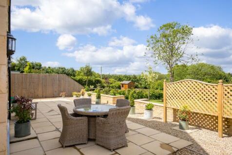 21 - Oakwood House - GL54 4NQ - Web.jpg