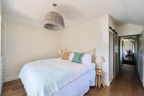 1298221-84-682dfa...