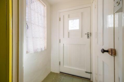 1440px-The Cottag...