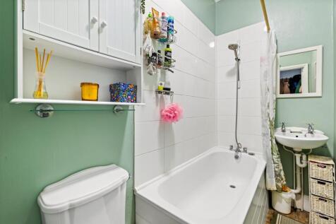 53a Livingstone Road Full Res-5.jpg