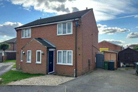 2-bed semi-detached on Rymer Way, Thirsk, North Yorkshire, YO7, £800/mo