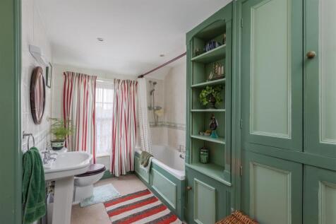 Rockery Cottage Bedroom 1-4.jpg