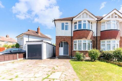 4-bed semi-detached on Curtis Road, Epsom, KT19, £2,500/mo