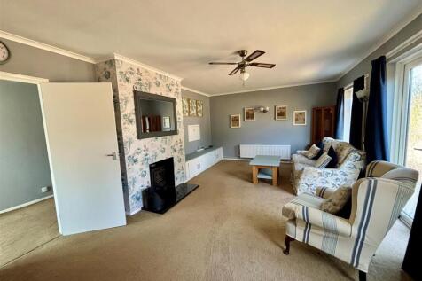 Living Room 2.jpg