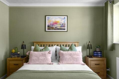 11 Calverley Crescent, HP13 5EU NEW-1.jpg