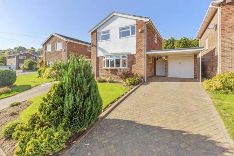 11 Calverley Crescent, HP13 5EU-15.jpg