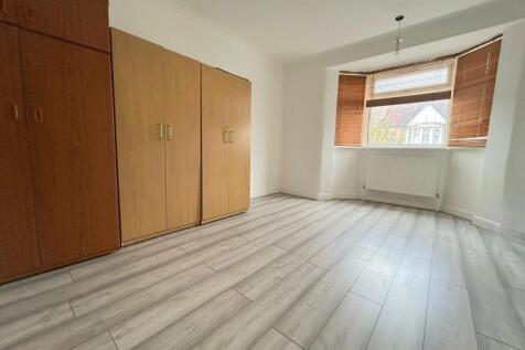 Fernbank Avenue, Wembley photo 4