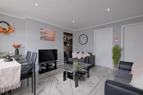 Living Room / Dining