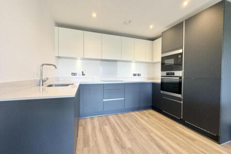 2 Bedroom Flat for Rent in N21