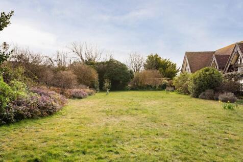 Tudor Close-Garden 2.jpg