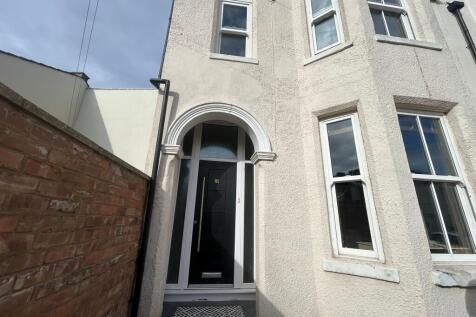 7-bed terraced on 18 Forfield Place, Leamington Spa, £3,675/mo
