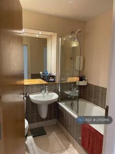 Main Bathroom With Shower Over 