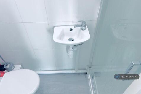 Bathroom (Wc, Sink &amp; Shower)