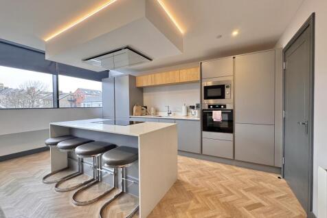 2 bedroom Flat for sale