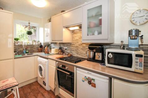 RE-FITTED KITCHEN