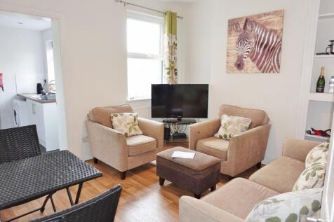 Field Terrace Road, Newmarket - ROOM with utilities included! photo 4