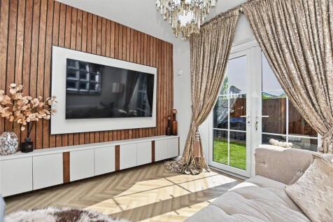 Reception 2/Bedroom