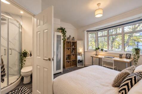 7-bed house on Harlaxton Drive, Nottingham, £5,157/mo