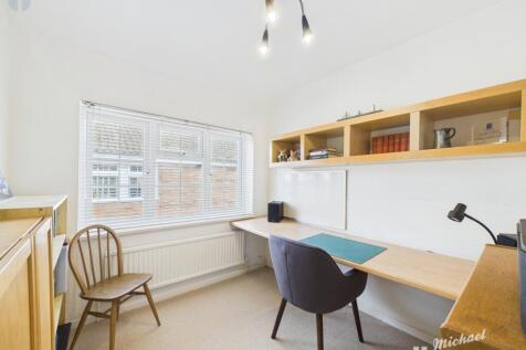 CAM03218G0-PR0565-STILL020