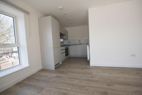 Pitcher Lane, Ashford, Surrey, TW15 photo 4